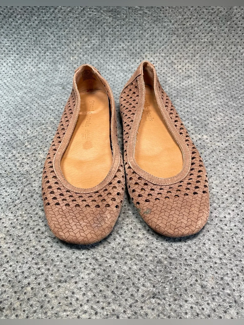 Gentle Souls by Kenneth Cole Beige Flats Size 9 Women’s